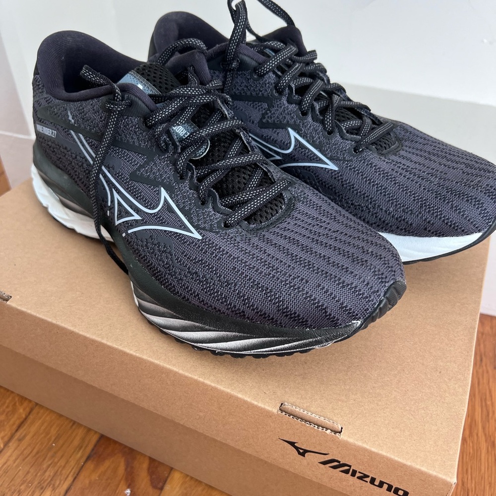 Mizuno wave rider 2.7 size women’s 8.5